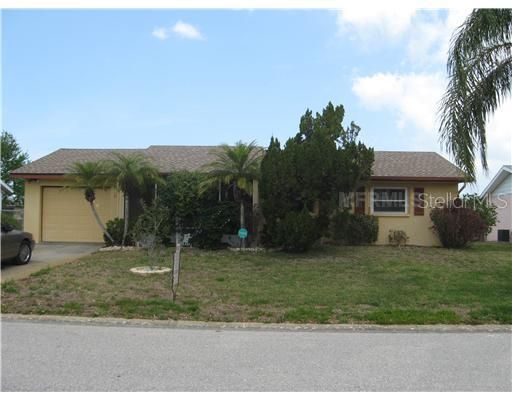 Exterior Front - Beautiful West Bradenton location close to Anna Maria