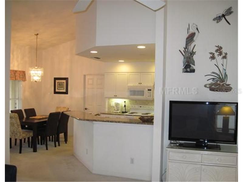 For Rent: $2,900 (2 beds, 2 baths, 1327 Square Feet)