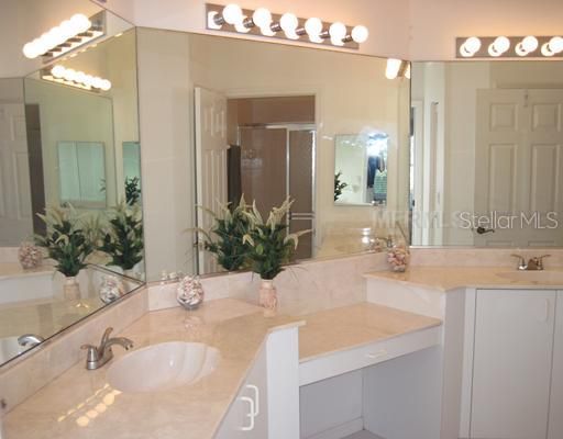 For Rent: $2,900 (2 beds, 2 baths, 1327 Square Feet)