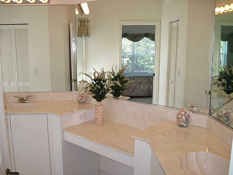 For Rent: $2,900 (2 beds, 2 baths, 1327 Square Feet)