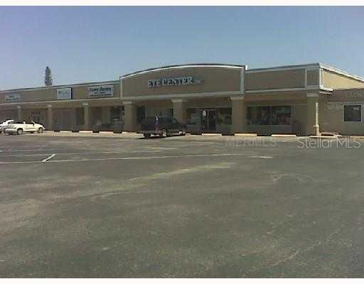 Exterior Front - The Fairway Center Condominium located with direct frontage on Manatee Avenue West has a big, bold facade to maximize your ability to draw in customers.