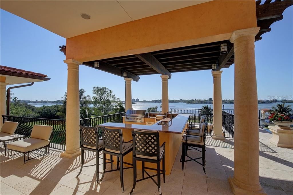 Recently Sold: $11,900,000 (4 beds, 5 baths, 17599 Square Feet)