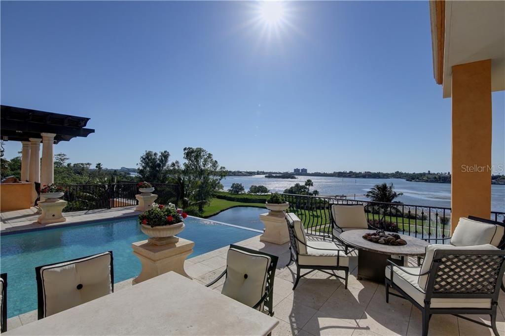 Recently Sold: $11,900,000 (4 beds, 5 baths, 17599 Square Feet)