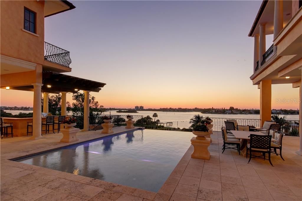 Recently Sold: $11,900,000 (4 beds, 5 baths, 17599 Square Feet)