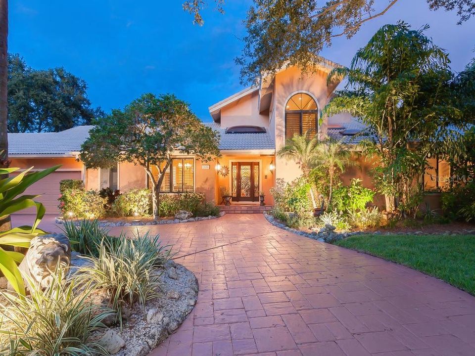 Vendido Recientemente: $875,000 (4 camas, 4 baños, 3341 Pies cuadrados)
