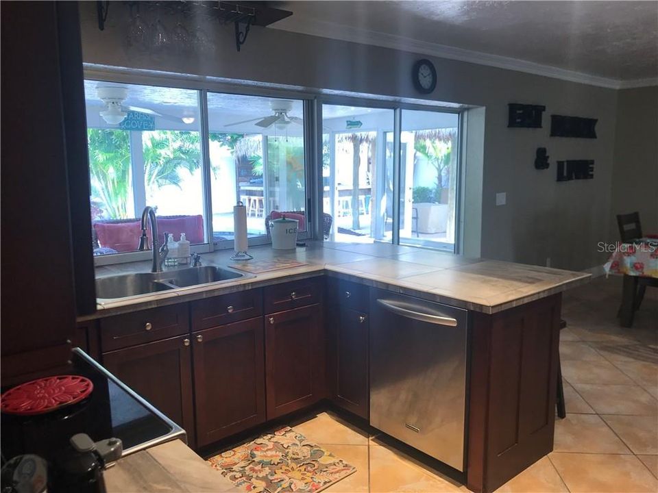 For Rent: $5,600 (3 beds, 2 baths, 1534 Square Feet)