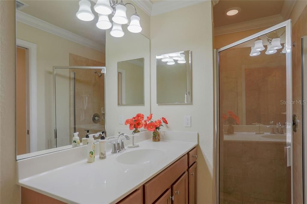 出租: $5,400 (2 贝兹, 2 浴室, 1156 平方英尺)