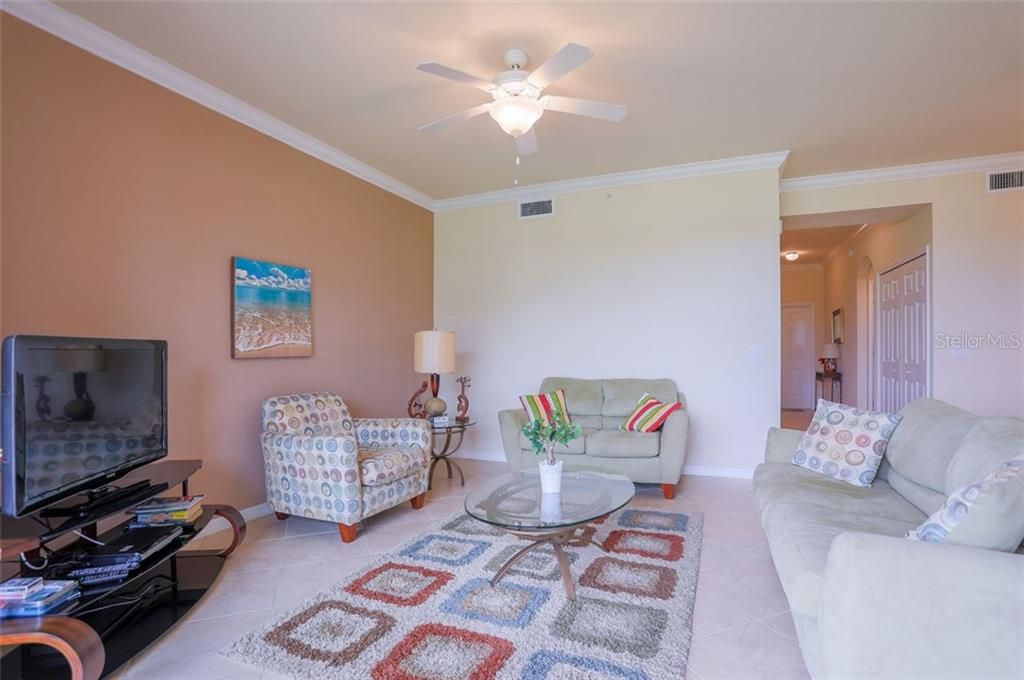 出租: $5,400 (2 贝兹, 2 浴室, 1156 平方英尺)