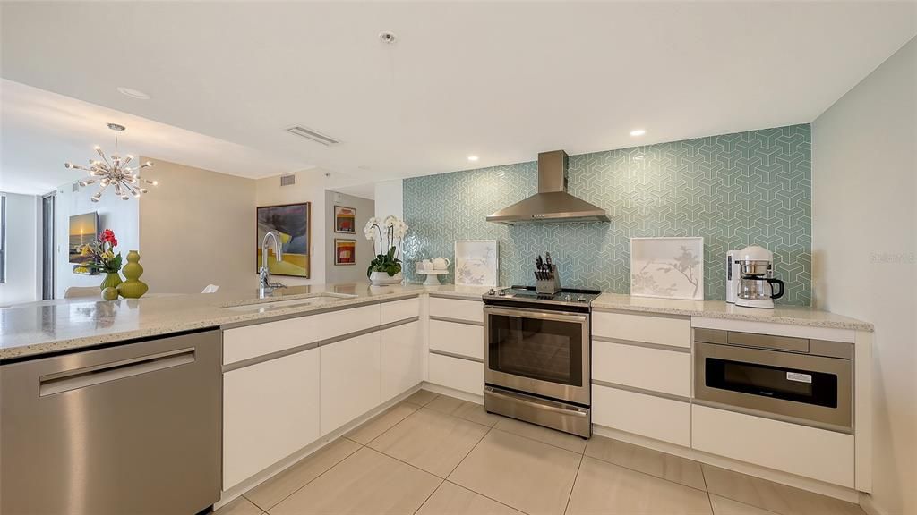 В аренду: $8,500 (2 спален, 2 ванн, 1389 Квадратных фут)
