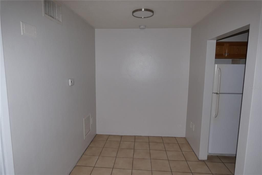 出租: $1,195 (1 贝兹, 1 浴室, 600 平方英尺)