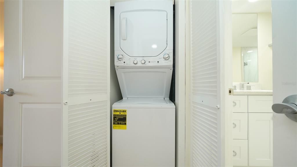 В аренду: $7,200 (2 спален, 2 ванн, 1260 Квадратных фут)