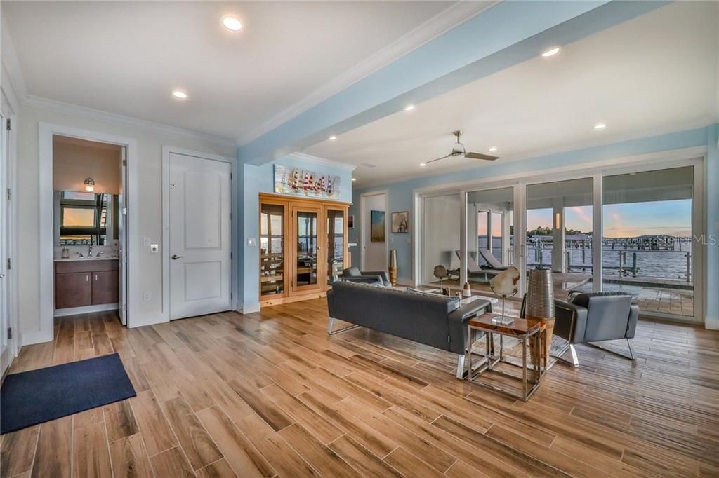 Recently Sold: $2,850,000 (4 beds, 4 baths, 5197 Square Feet)