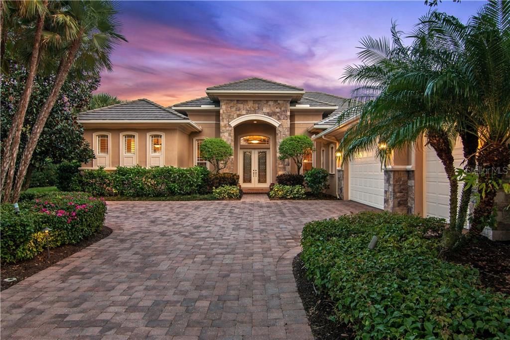 Vendido Recientemente: $1,059,000 (4 camas, 4 baños, 4027 Pies cuadrados)