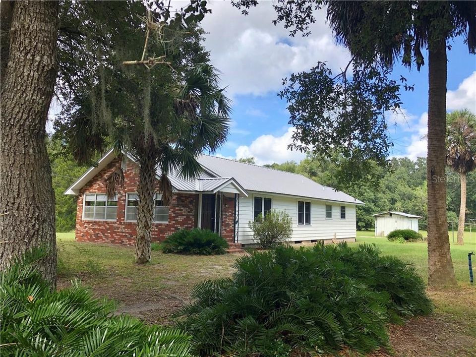 Recently Sold: $200,000 (3 beds, 1 baths, 1416 Square Feet)
