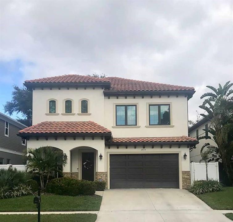 Recently Sold: $929,000 (6 beds, 4 baths, 3515 Square Feet)