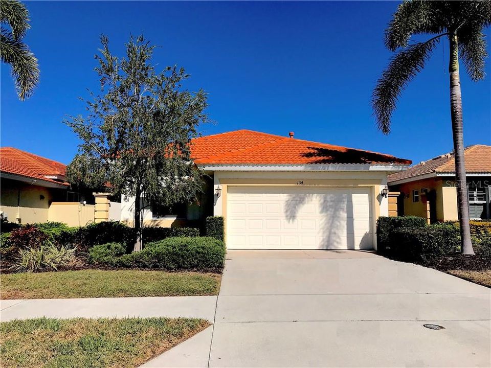 Gated Community that has private memberships to The River Club & Golf Course.  Owner does not have membership to Golf Club.