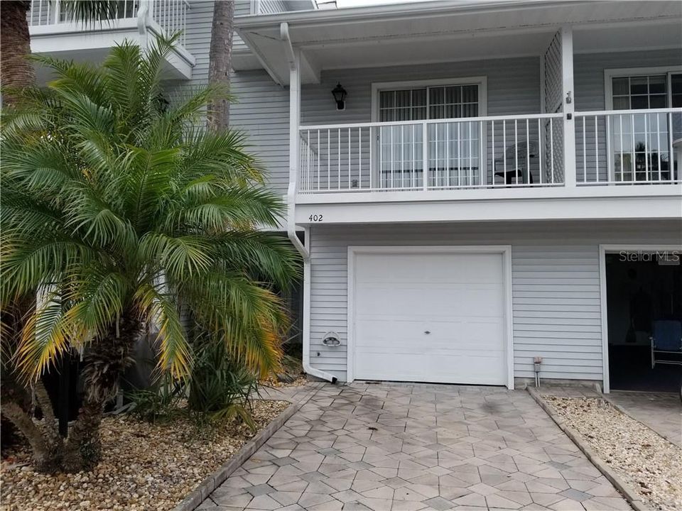 Recently Rented: $1,400 (2 beds, 2 baths, 1371 Square Feet)
