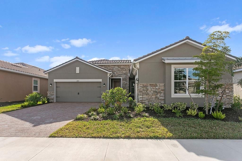 Vendido Recientemente: $419,278 (4 camas, 3 baños, 2675 Pies cuadrados)