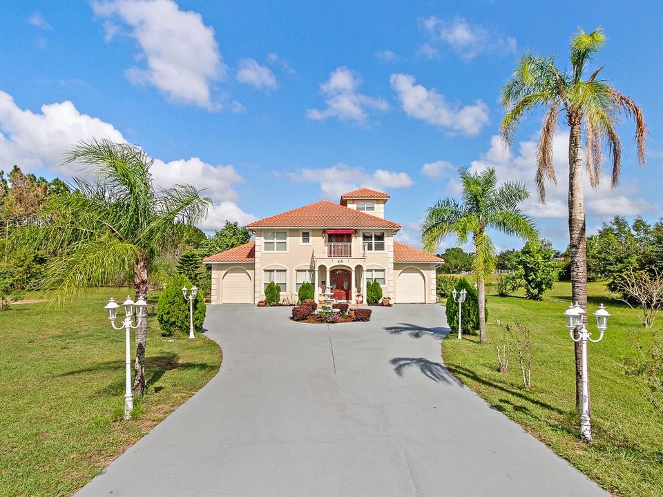 Vendido Recientemente: $559,950 (4 camas, 3 baños, 4199 Pies cuadrados)