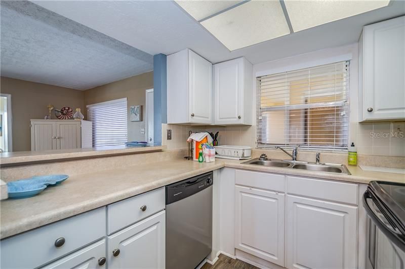 Recently Sold: $975,000 (2 beds, 2 baths, 1098 Square Feet)