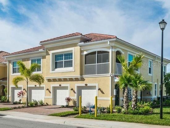 Recently Rented: $2,200 (2 beds, 2 baths, 1135 Square Feet)