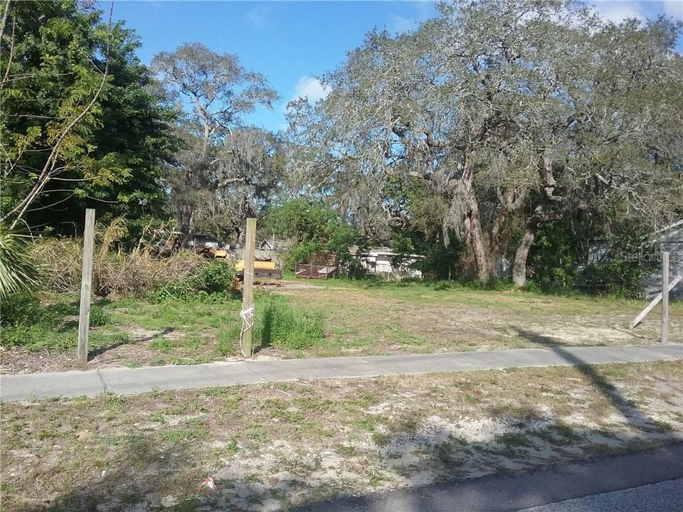 最近售出: $52,000 (0.25 acres)