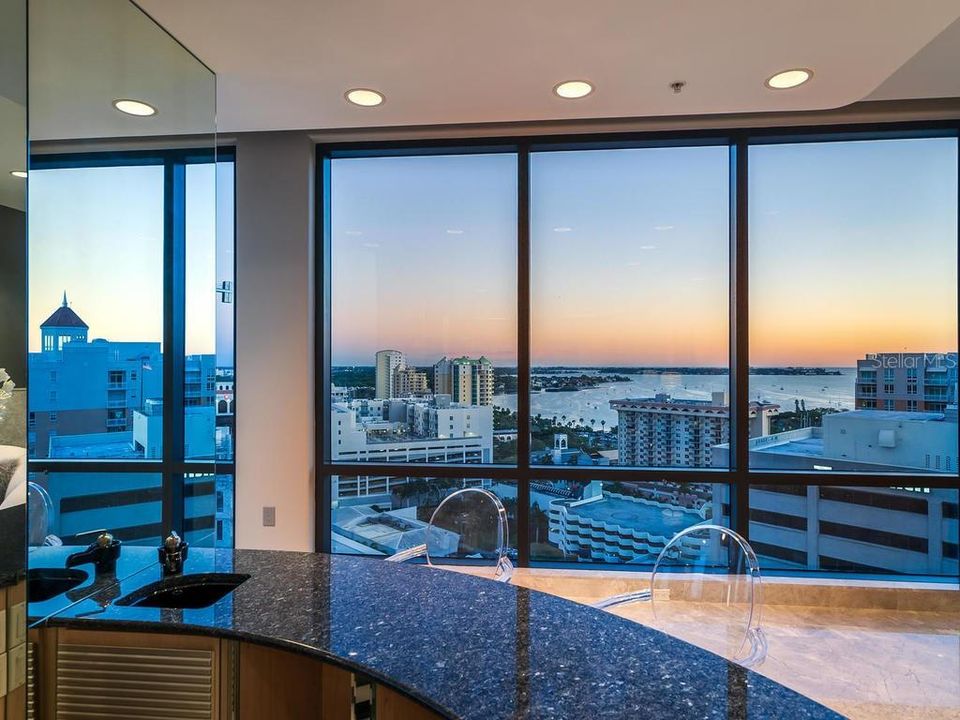 Vendido Recientemente: $2,490,000 (3 camas, 4 baños, 4095 Pies cuadrados)