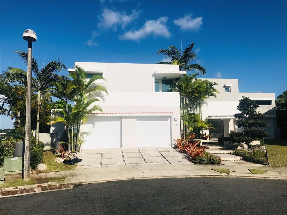 Recently Sold: $1,395,000 (4 beds, 3 baths, 10216 Square Feet)