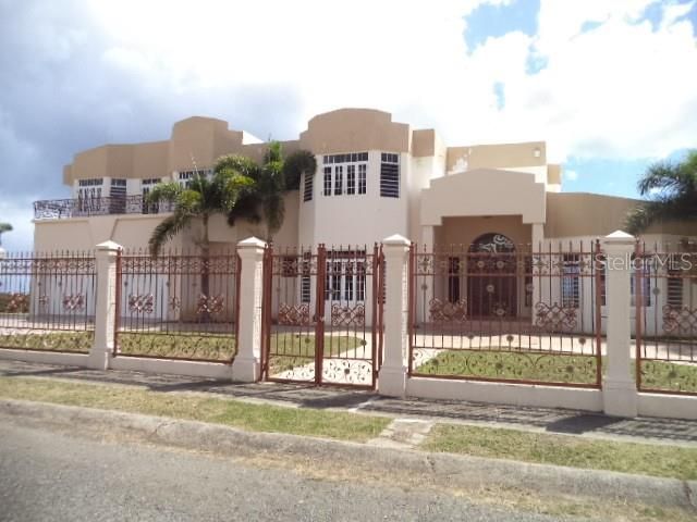 Recently Sold: $299,900 (5 beds, 4 baths, 4889 Square Feet)