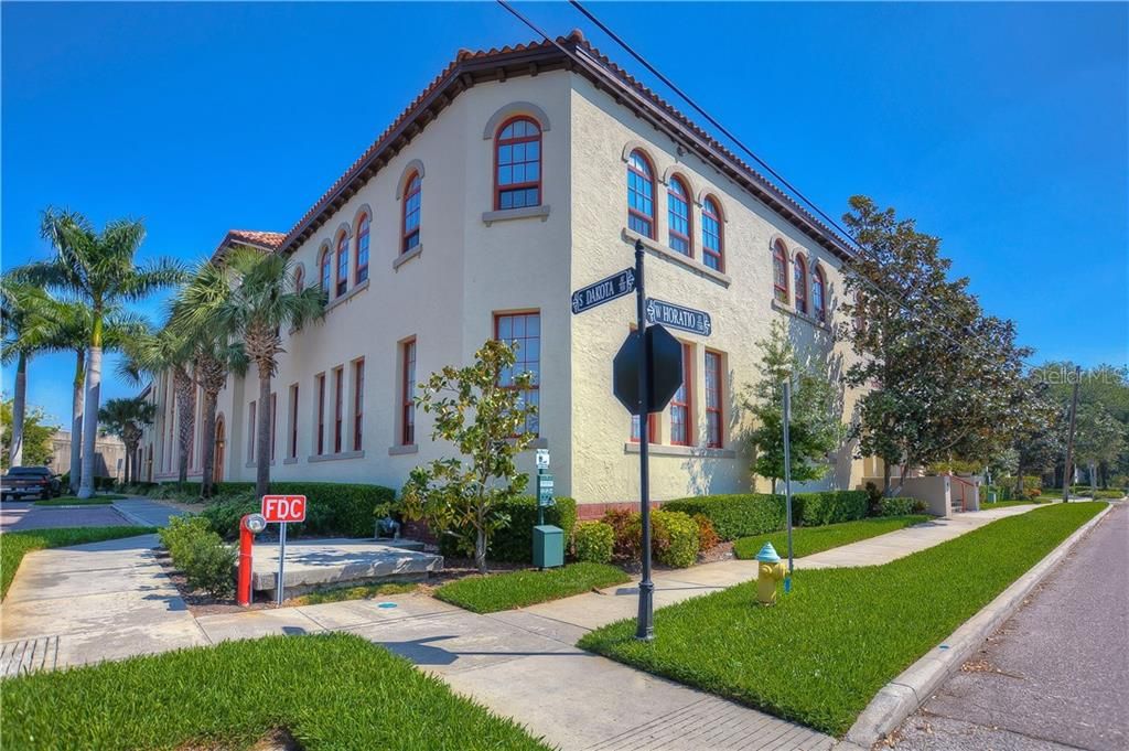 Recently Rented: $2,750 (2 beds, 2 baths, 1398 Square Feet)