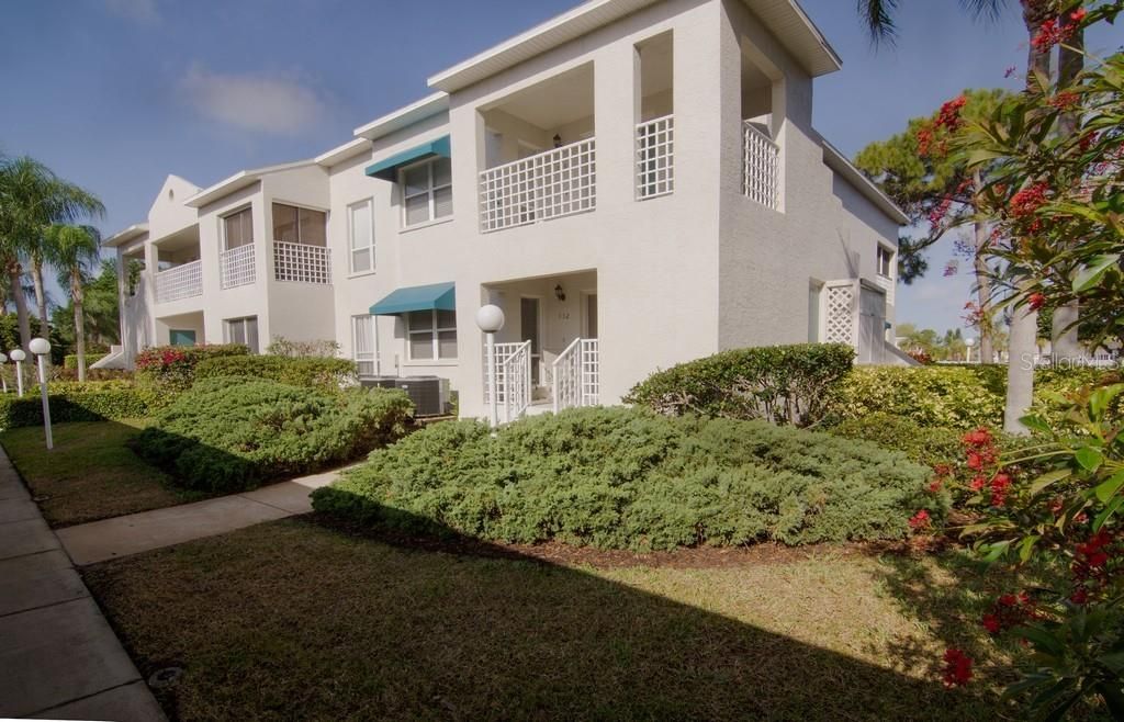 Recently Sold: $260,000 (2 beds, 2 baths, 1083 Square Feet)