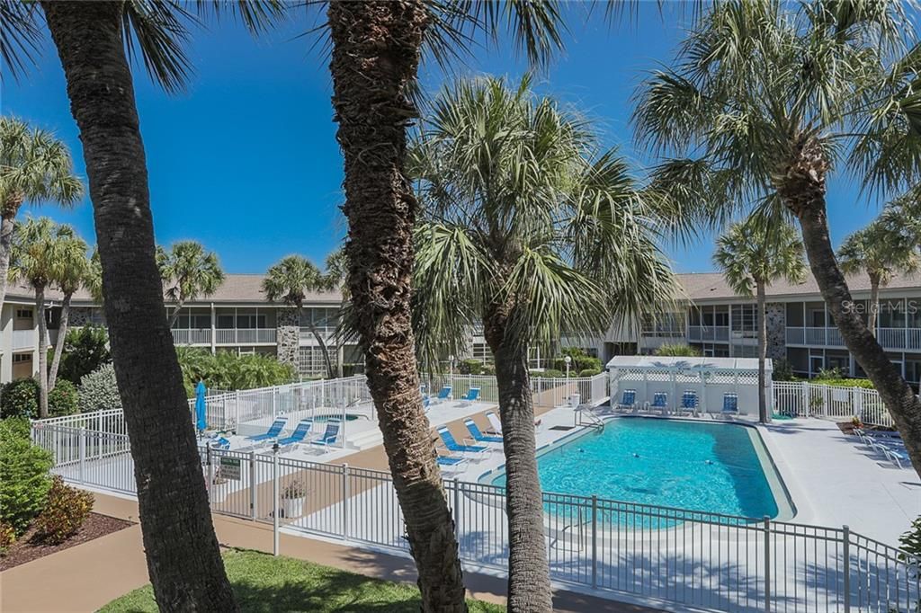 出租: $2,100 (1 贝兹, 1 浴室, 770 平方英尺)