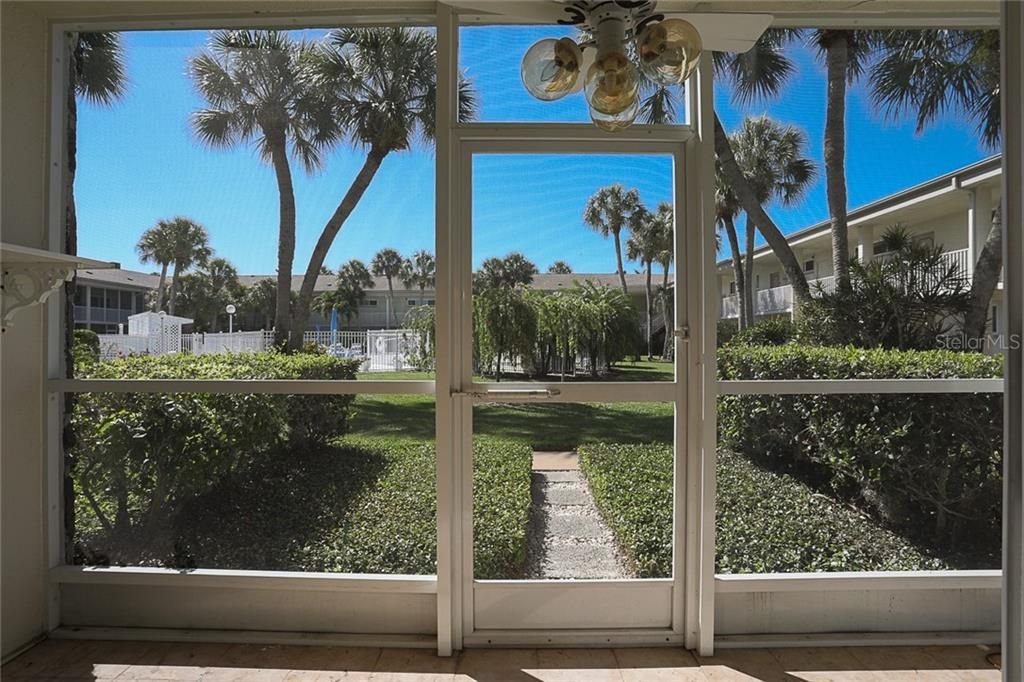 出租: $2,100 (1 贝兹, 1 浴室, 770 平方英尺)