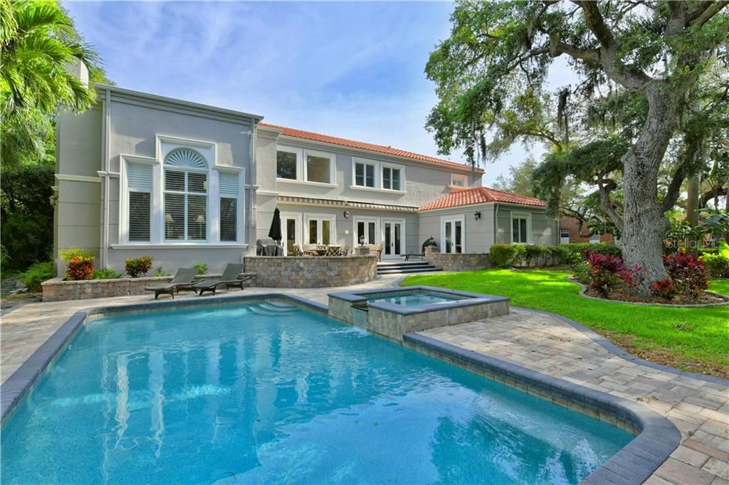 Vendido Recientemente: $2,050,000 (6 camas, 6 baños, 5538 Pies cuadrados)