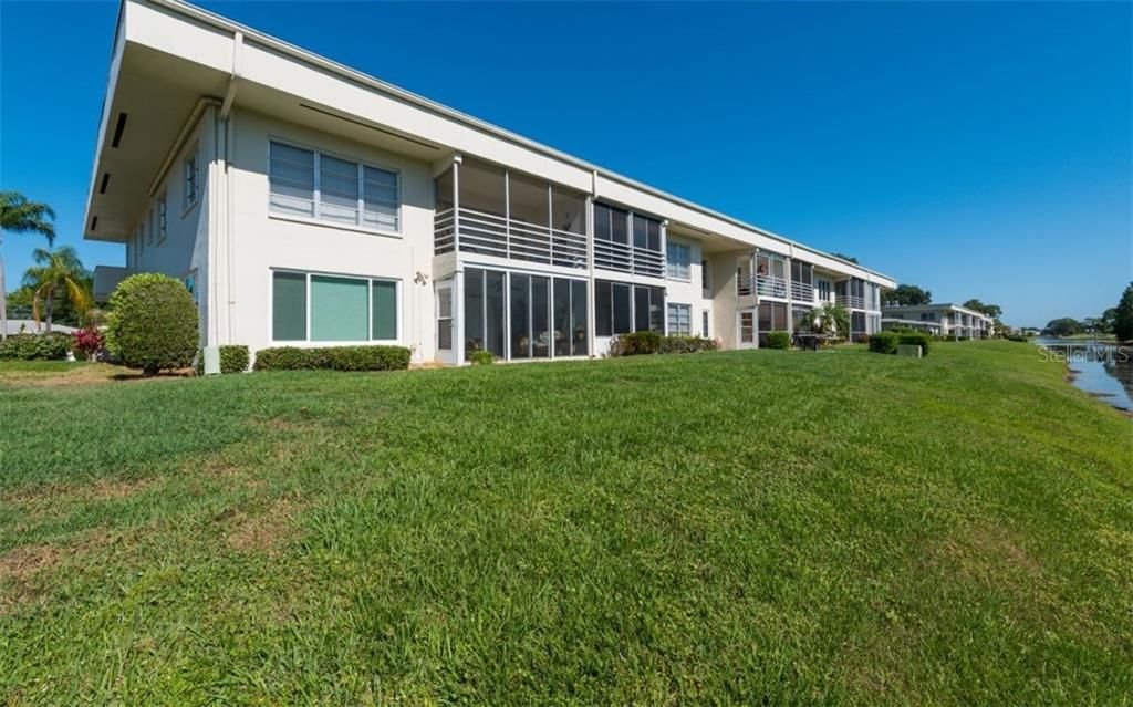 Recently Sold: $179,000 (2 beds, 2 baths, 1118 Square Feet)