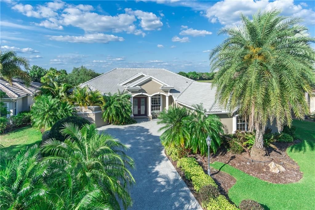 Vendido Recientemente: $685,000 (4 camas, 3 baños, 3010 Pies cuadrados)