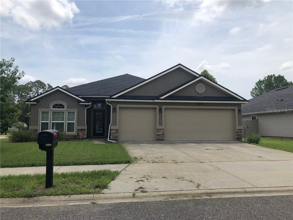 Recently Sold: $210,000 (4 beds, 2 baths, 2206 Square Feet)