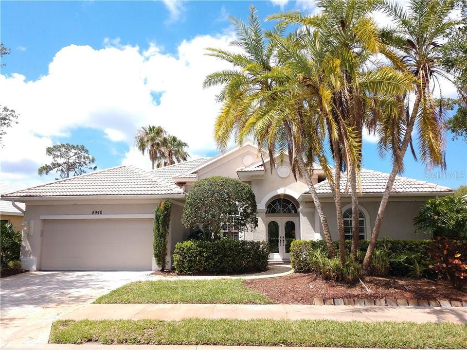 Recently Rented: $5,000 (3 beds, 2 baths, 2113 Square Feet)