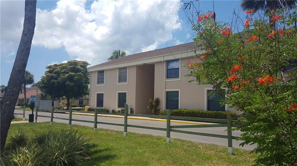 Recently Sold: $109,000 (2 beds, 2 baths, 1060 Square Feet)
