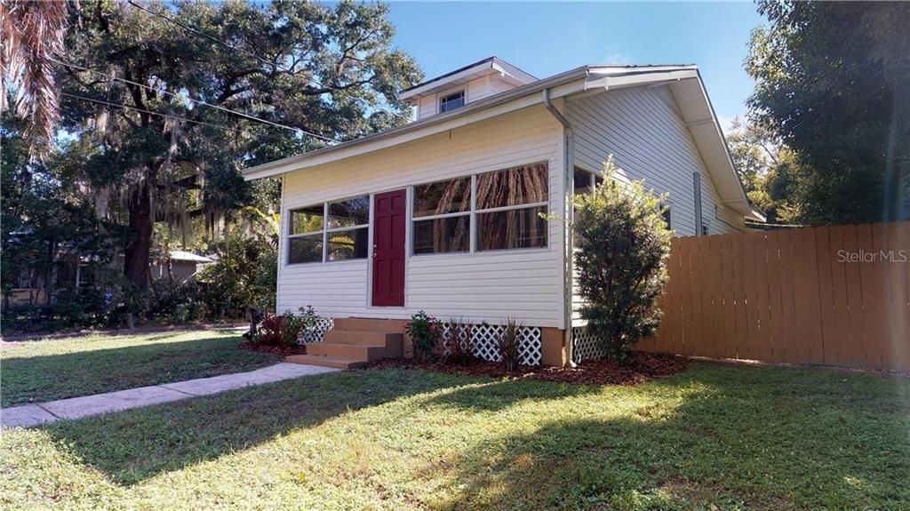 Welcome to 410 Hunter St.  Quite brick road, close to Dixieland and S. Florida Ave.