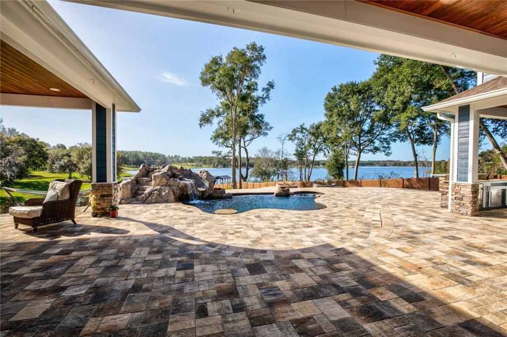 Recently Sold: $1,190,000 (5 beds, 5 baths, 4946 Square Feet)