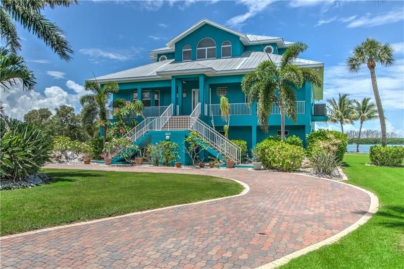 Recently Sold: $2,850,000 (4 beds, 4 baths, 4068 Square Feet)