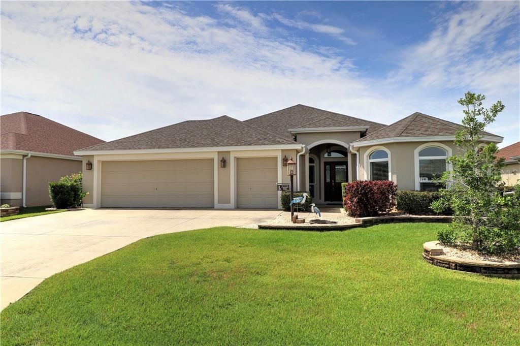 Front 3/2 CBS Begonia with Golf Cart Garage