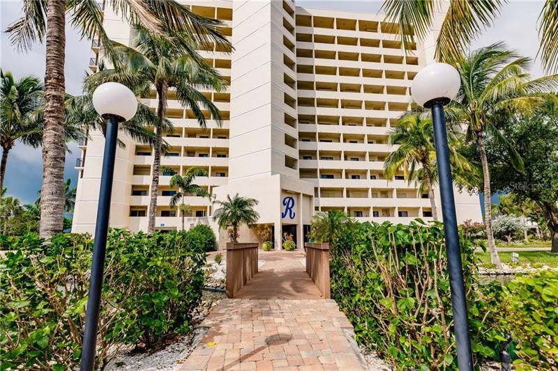 Recently Sold: $529,000 (2 beds, 2 baths, 1042 Square Feet)