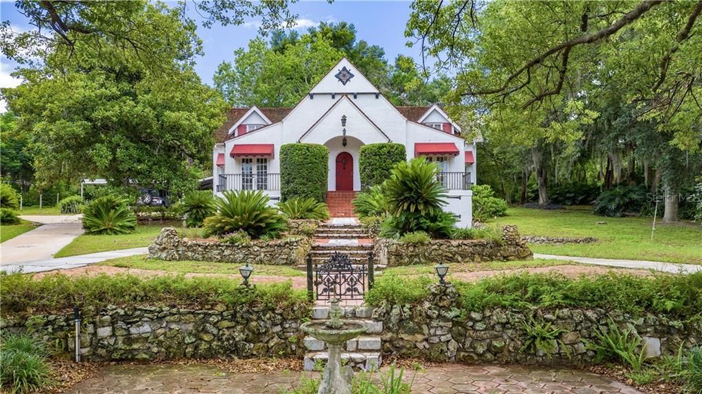 Vendido Recientemente: $1,000,000 (5 camas, 2 baños, 3238 Pies cuadrados)