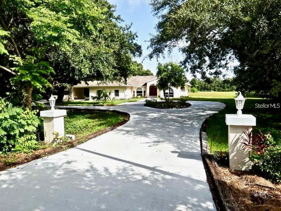 Recently Sold: $389,900 (4 beds, 3 baths, 3017 Square Feet)