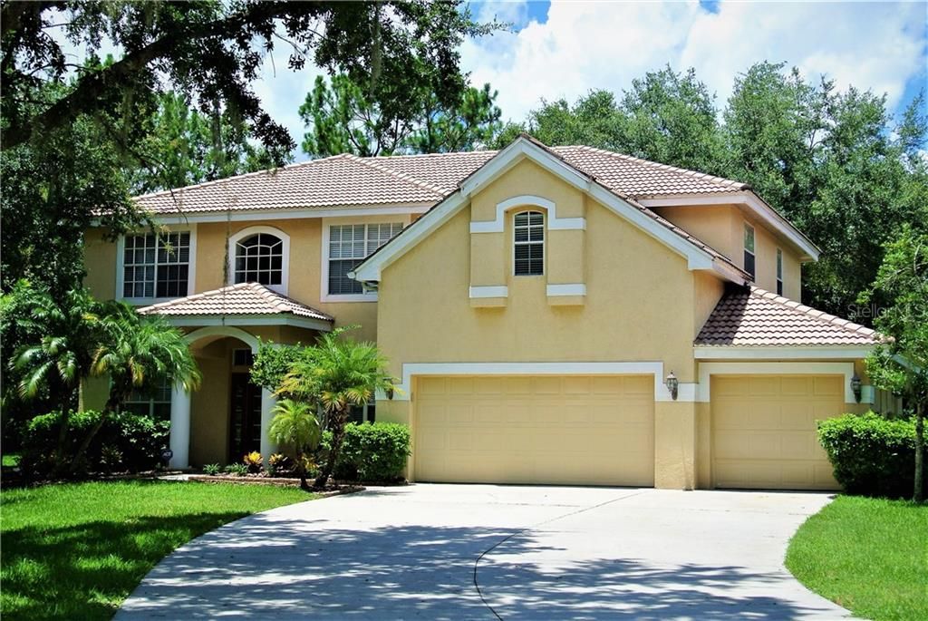 10102 Garden Retreat with conservation side lot, extended driveway on a cul de sac.
