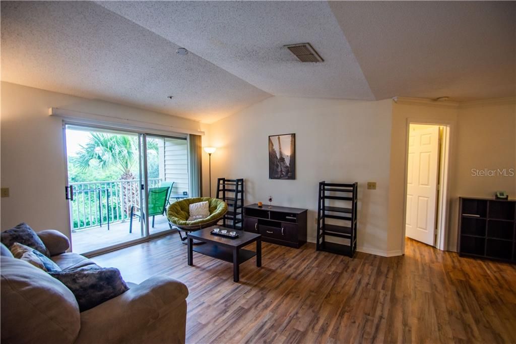 Recently Rented: $1,345 (3 beds, 2 baths, 1180 Square Feet)