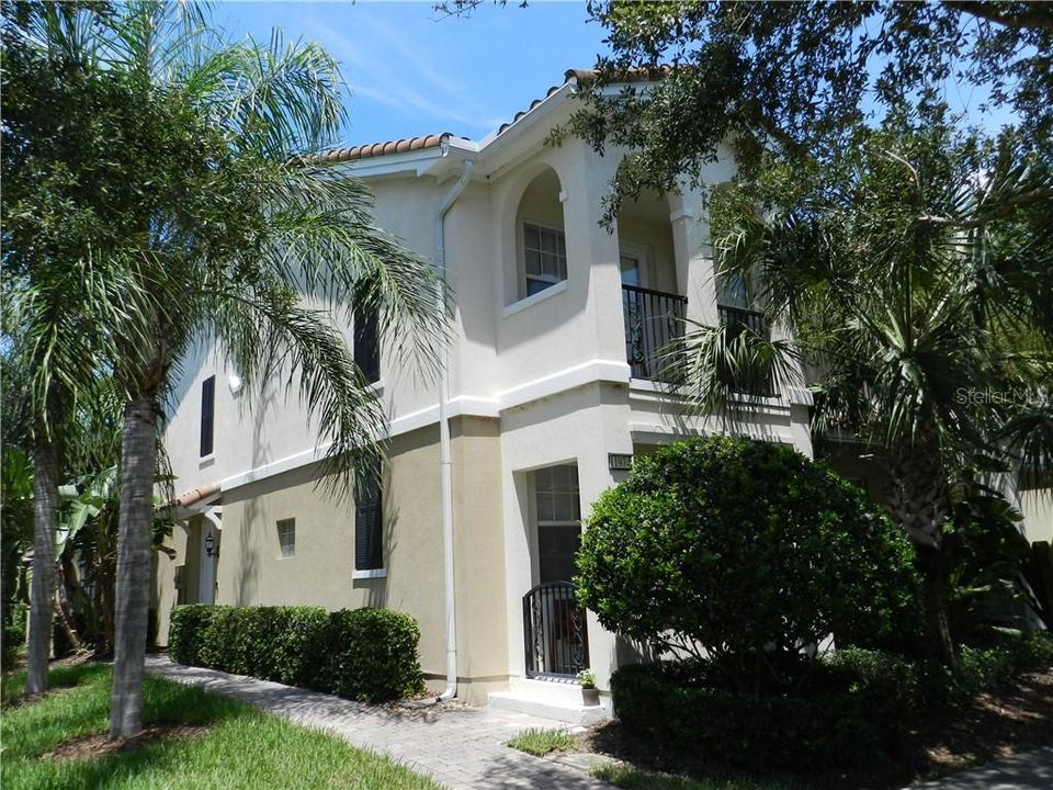 Recently Sold: $300,000 (3 beds, 3 baths, 1810 Square Feet)