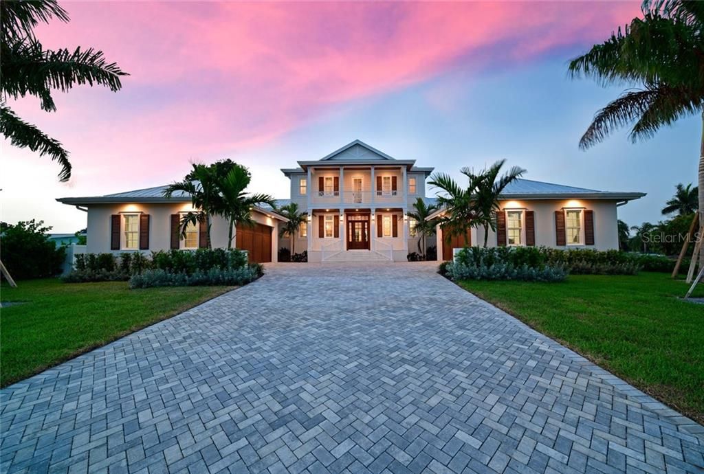 Vendido Recientemente: $2,875,000 (5 camas, 5 baños, 3765 Pies cuadrados)